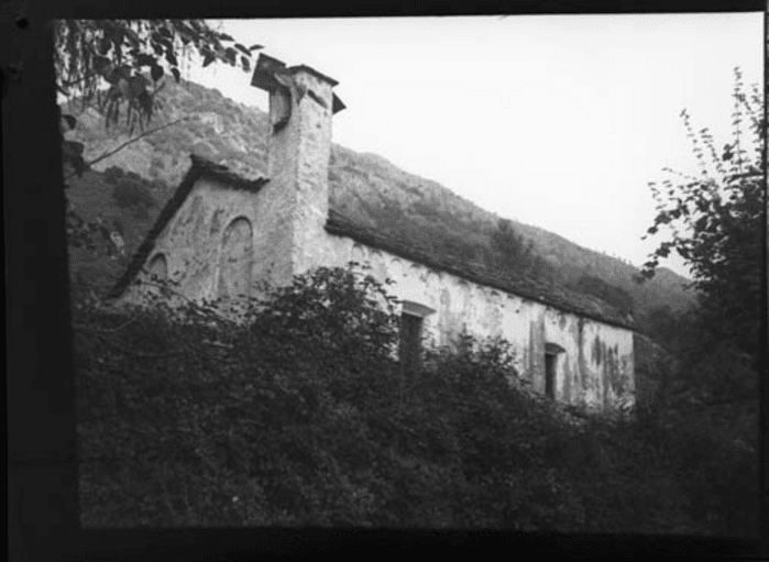 Non identificato, chiesa, esterno, facciata, fronte secondario, camino