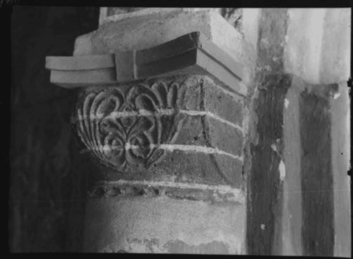 Non identificato, chiesa, interno, dettaglio capitello